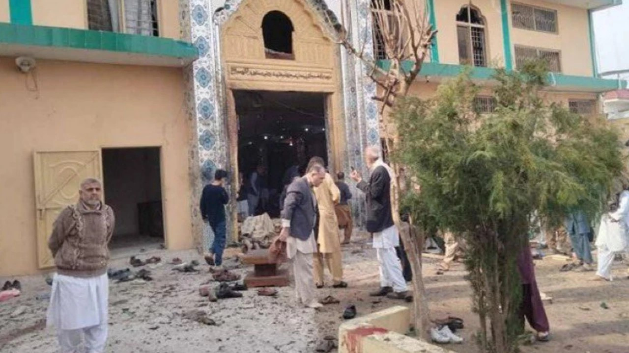 Pakistan'da cuma namazında intihar saldırısı: 15 ölü, 80’den fazla yaralı haber görseli