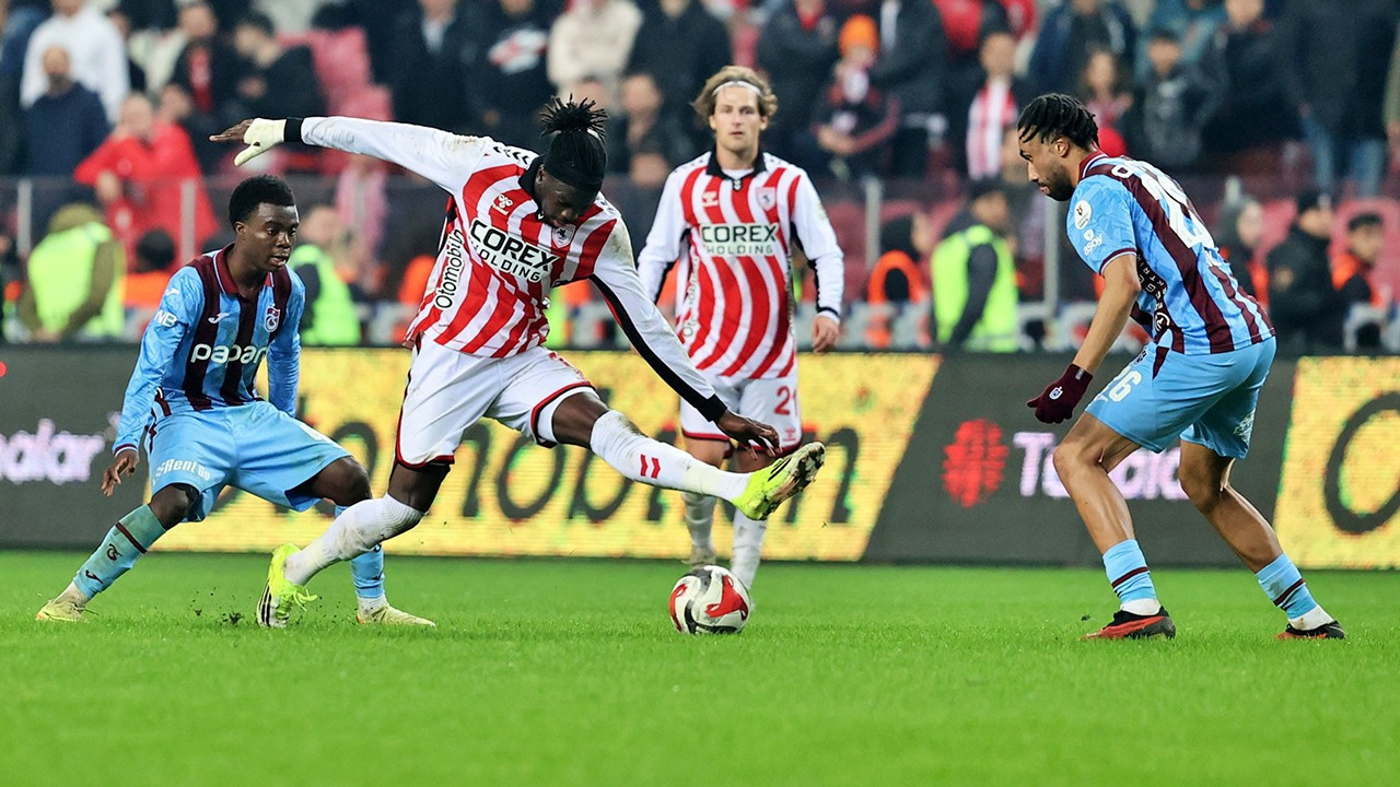 Karadeniz derbisini kazanan takım Trabzonspor oldu haber görseli