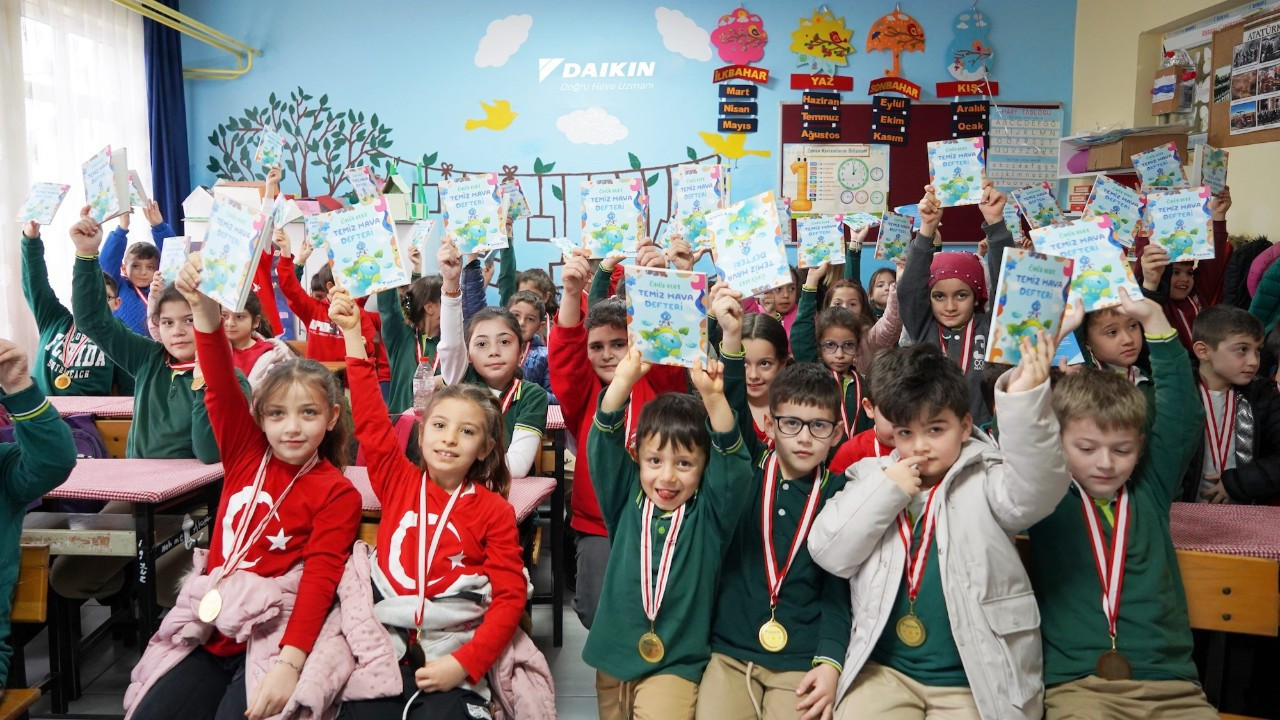 Daikin temiz hava bilincini yaymaya devam ediyor! 5 yeni okulda daha temiz hava sınıfı haber görseli