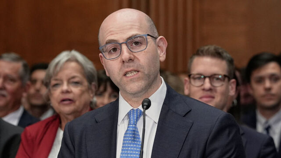 Fed Guvernörü Miran’dan faiz indirimi çağrısı: En büyük risk aşırı sıkı para politikası haber görseli