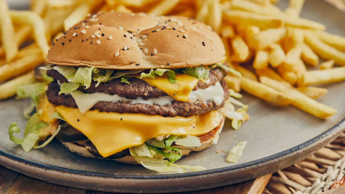 Dünyanın en büyük fast food zincirlerindendi: Satışlar sert düştü, yüzlerce şubesi kapanıyor