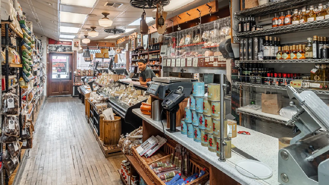 87 yıllık gurme market küçülüyor: 5 şubesinden 3'ünü kapatacak haber görseli