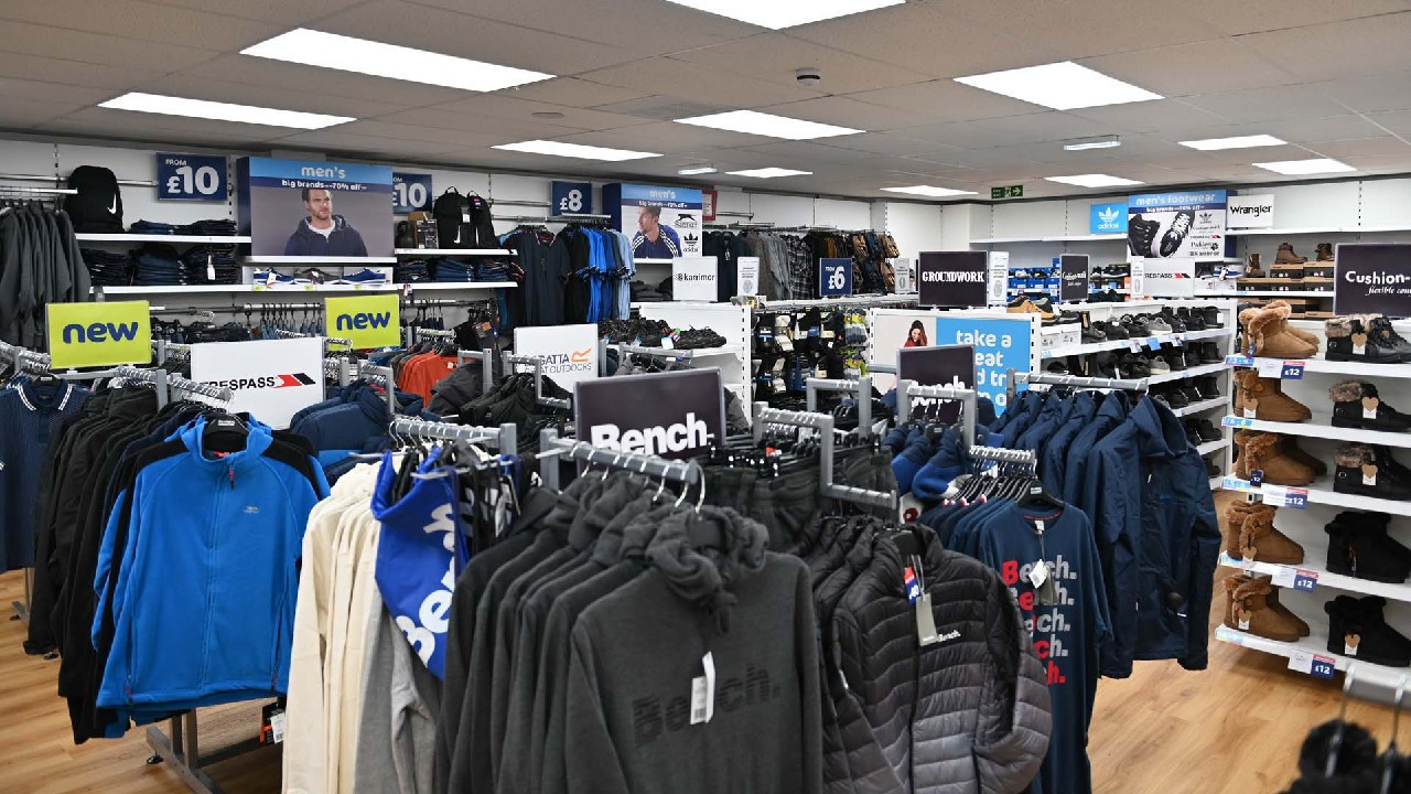 Çöküşe geçen mağaza zincirinde tasfiye indirimi başladı: Kozmetik, giyim, ayakkabı... haber görseli