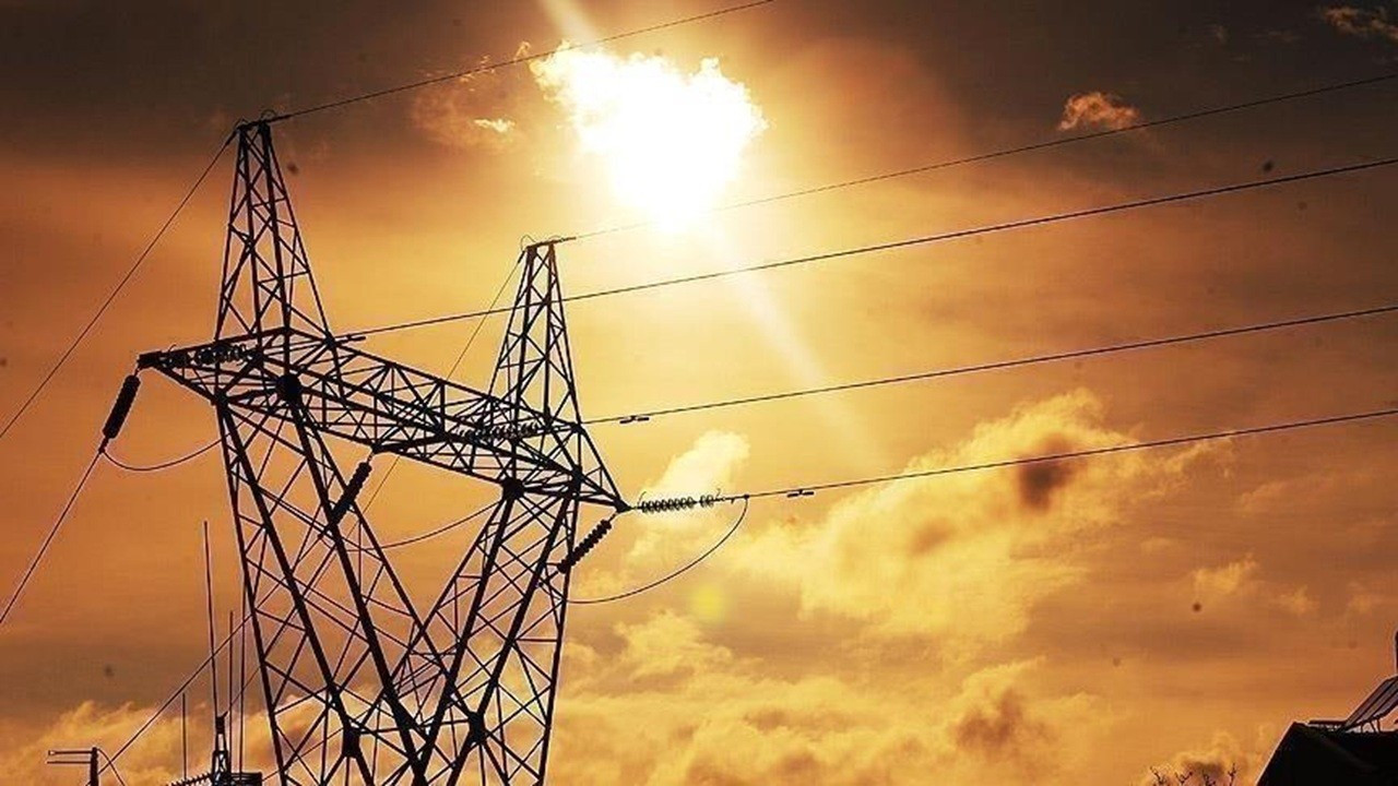 Elektrik dağıtımında 5 yılda 777 milyar liralık yatırım planı haber görseli