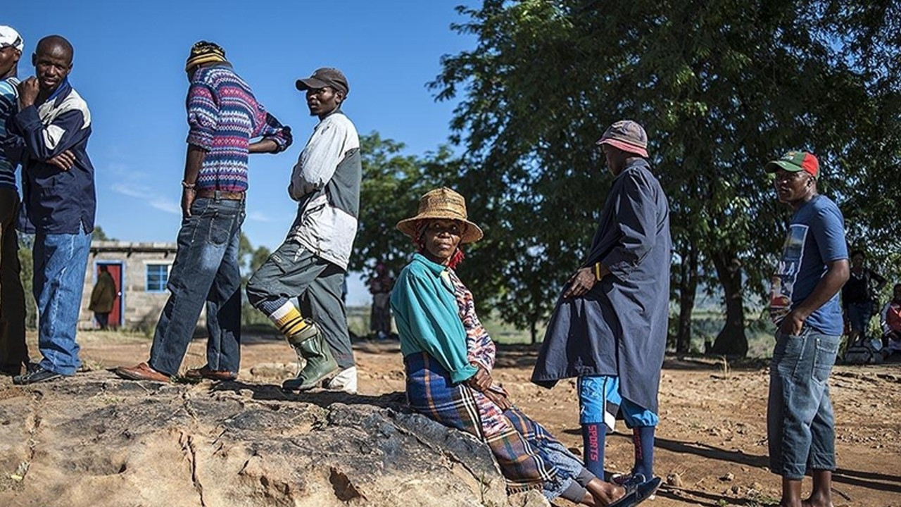 Güney Afrika'da işsizlik geriledi haber görseli