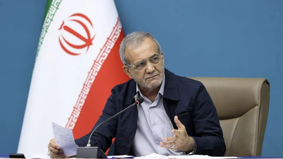 Pezeşkiyan: Onlar istemese de kendi ayaklarımızın üstünde duracağız haber görseli