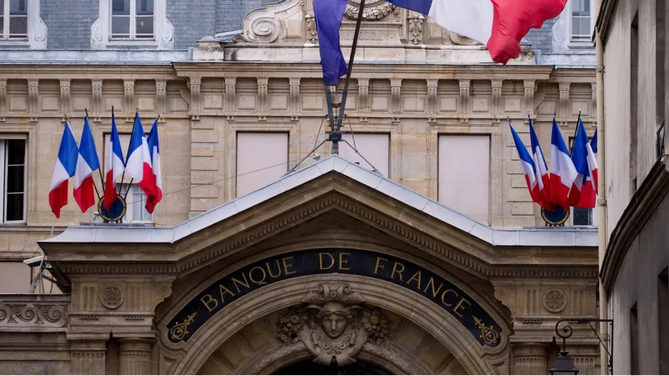 Fransa'da 1,2 milyon banka hesabına yasa dışı erişim haber görseli