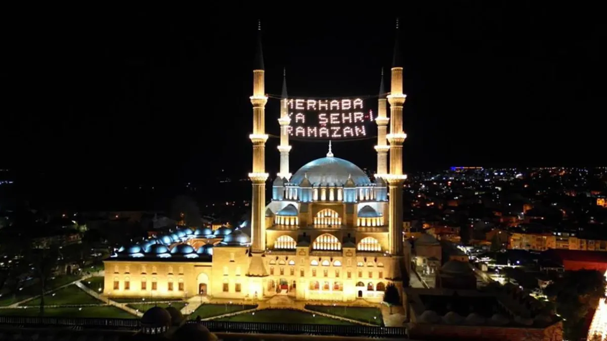 Selimiye Camii'nde 4 yıl aradan sonra ilk teravih haber görseli