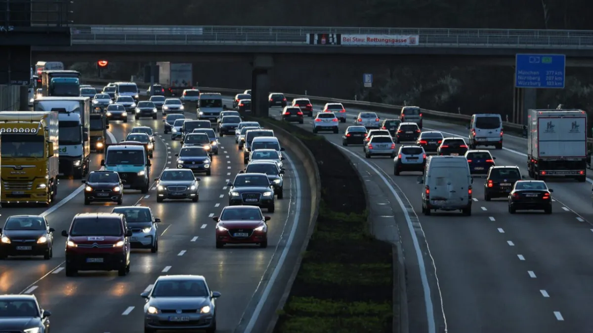 Yargıtay'dan şartlı karar! Kaza yapan ehliyetsiz sürücü tazminat alabilir mi? haber görseli