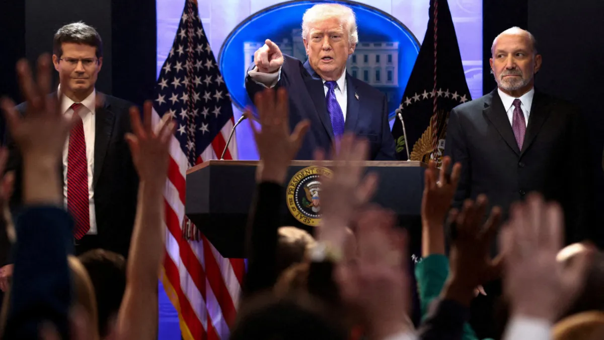 Trump’tan yeni hamle: Küresel tarife oranı yüzde 15'e yükseldi haber görseli