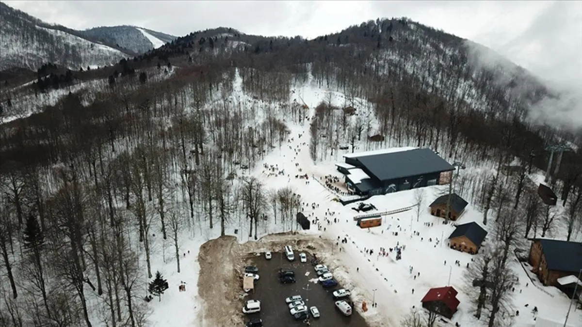 Kartepe'ye kar geri döndü haber görseli