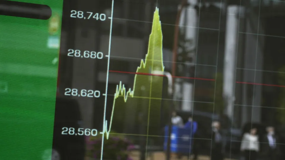 Küresel piyasalar yapay zeka endişelerini aşmaya çalışıyor haber görseli