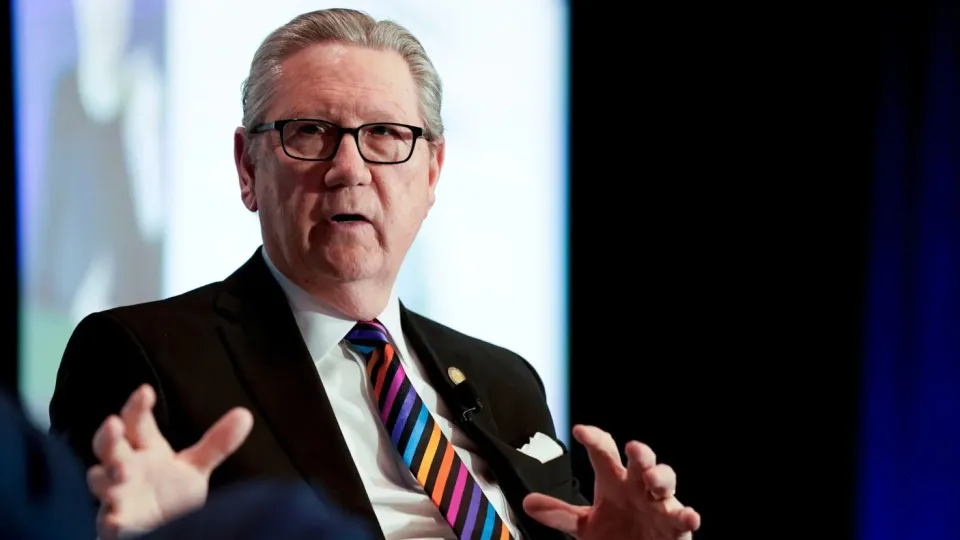 Fed/Schmid: Yapay zeka işgücü açığını dengeleyebilir haber görseli