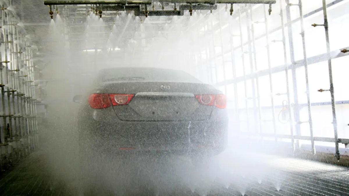 Dev otomobil üreticisinden 19 milyar dolarlık tarihi adım: Stratejik hisseler çözülüyor haber görseli