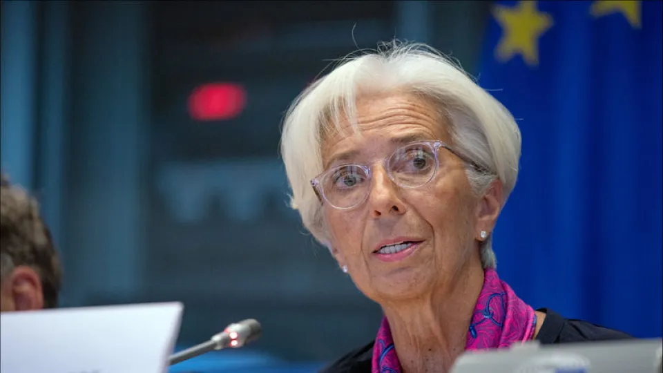 Lagarde: AMB enflasyon algılarını izlemeye devam ediyor haber görseli