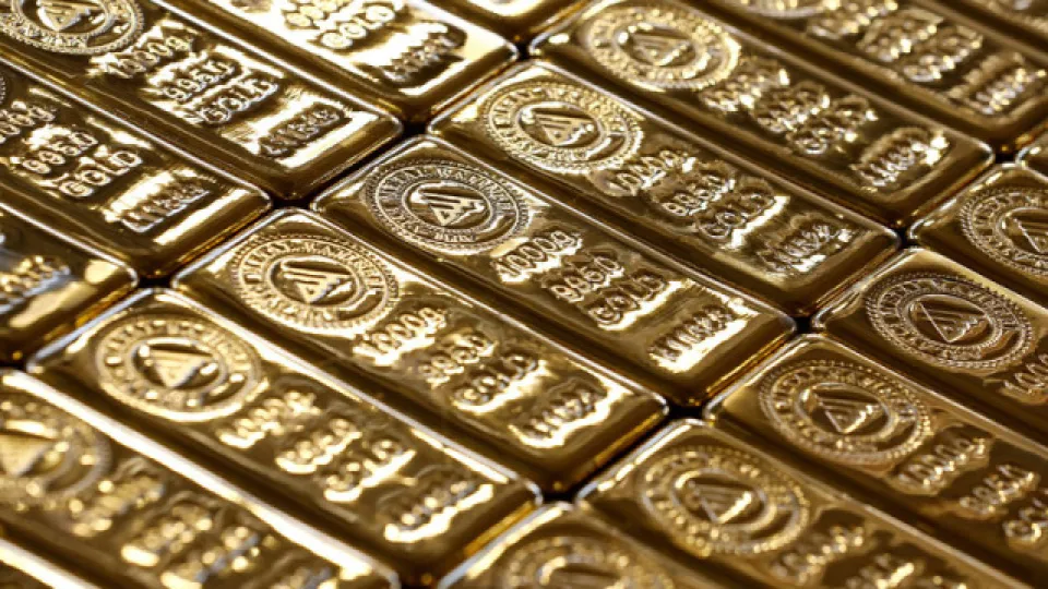 Altın haftalık kazanca ilerliyor haber görseli