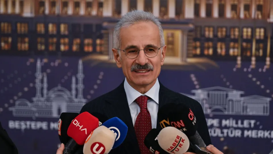 Bakan Uraloğlu: 15 yaş altına sosyal medya kısıtlaması geliyor haber görseli