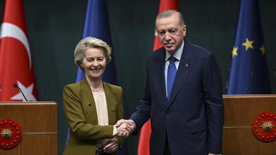 Von der Leyen: Erdoğan ile iyi bir telefon görüşmesi yaptık haber görseli