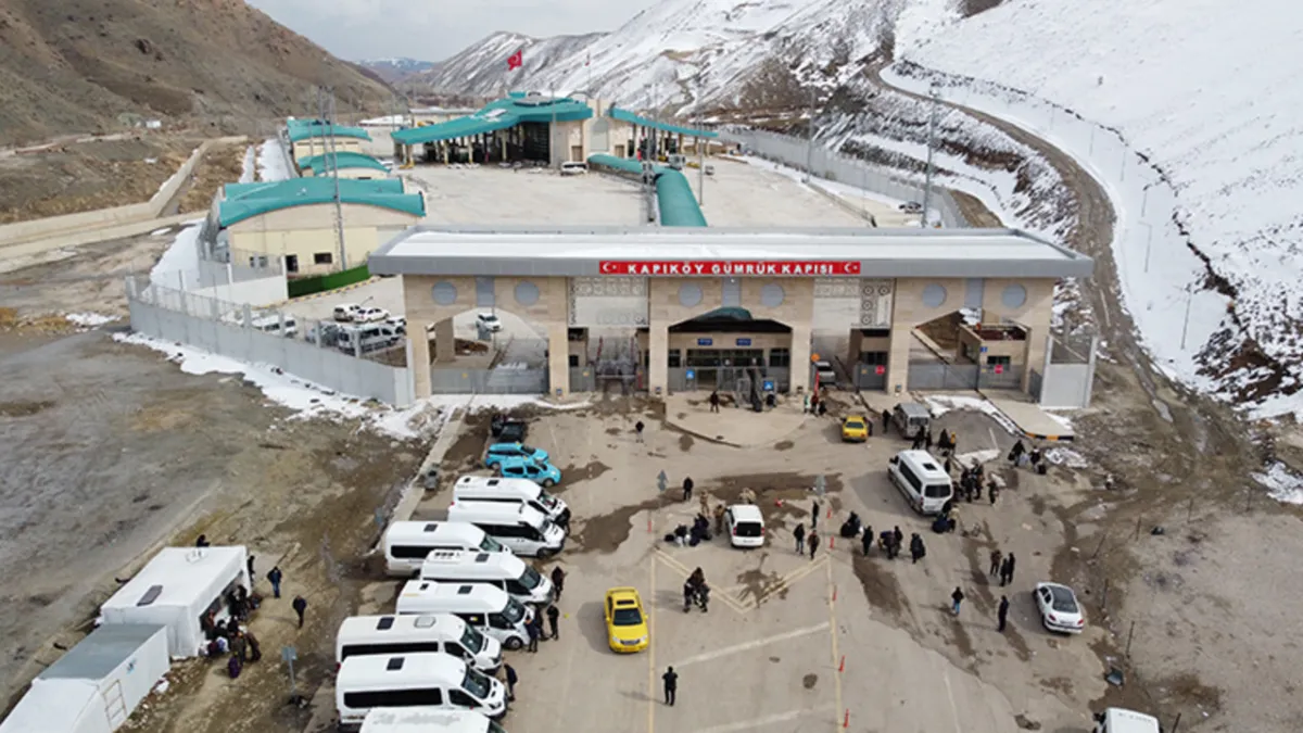 Ticaret Bakanlığı duyurdu: Üç gümrük kapısında yolcu geçişleri karşılıklı durduruldu haber görseli
