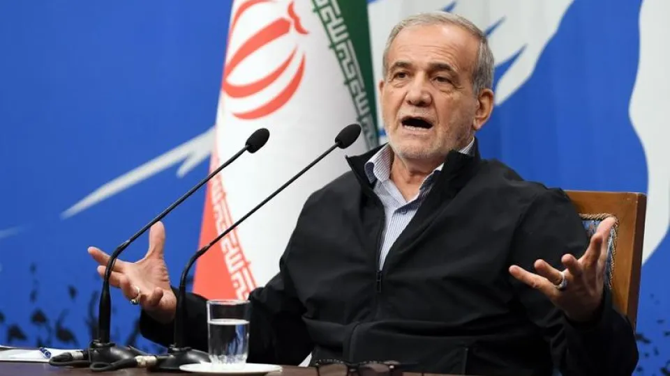 Pezeşkiyan'dan yeni açıklamalar: Düşman sözlerimi yanlış anladı haber görseli