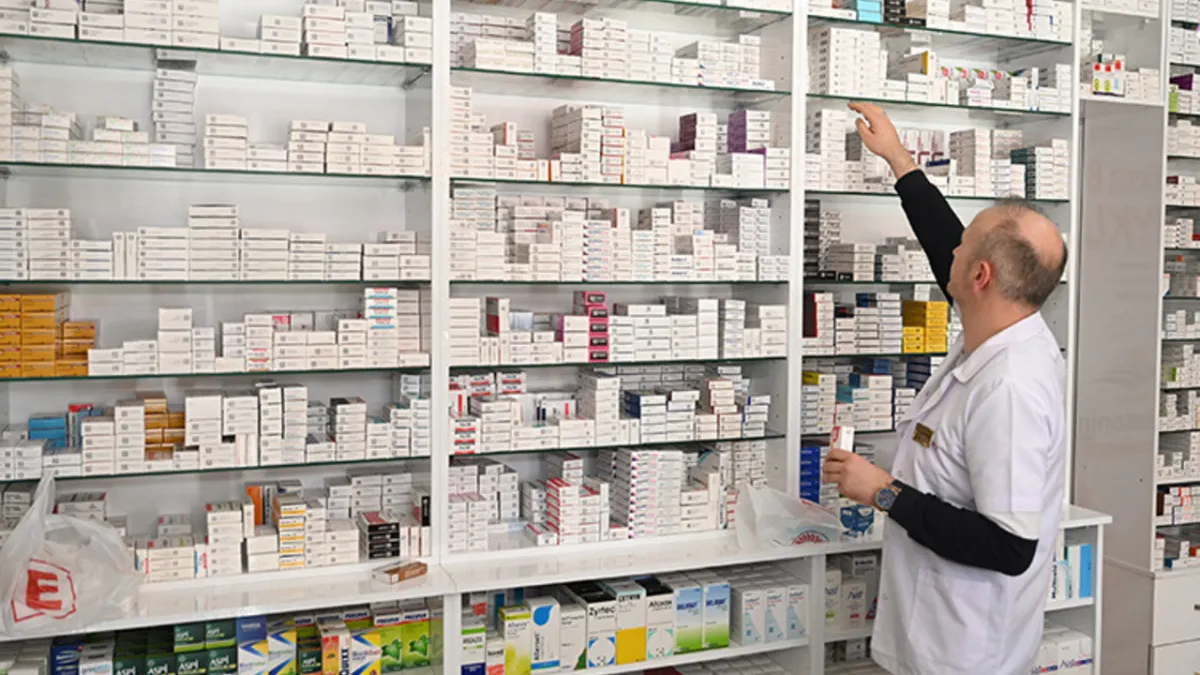 Eczanelere yeni düzenleme: Reçete hizmet bedellerinde iyileştirme haber görseli