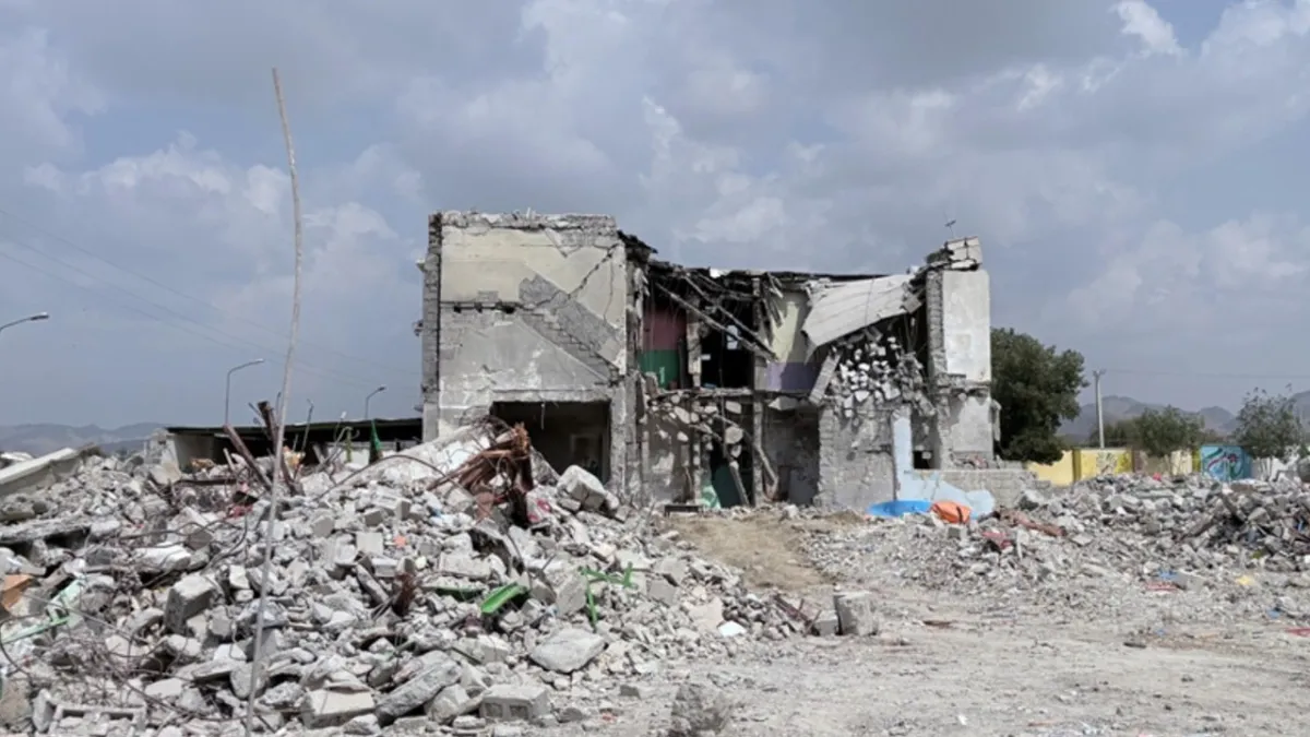 İran'daki okul katliamından yaralı kurtulan kız öğrenci saldırıyı anlattı