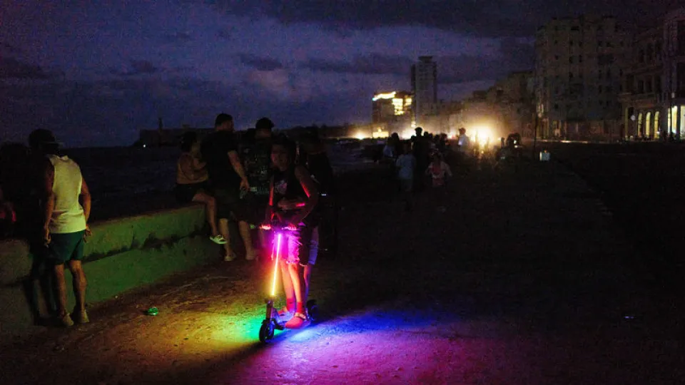 Ambargo altındaki Küba'da ülke genelinde elektrik kesintisi