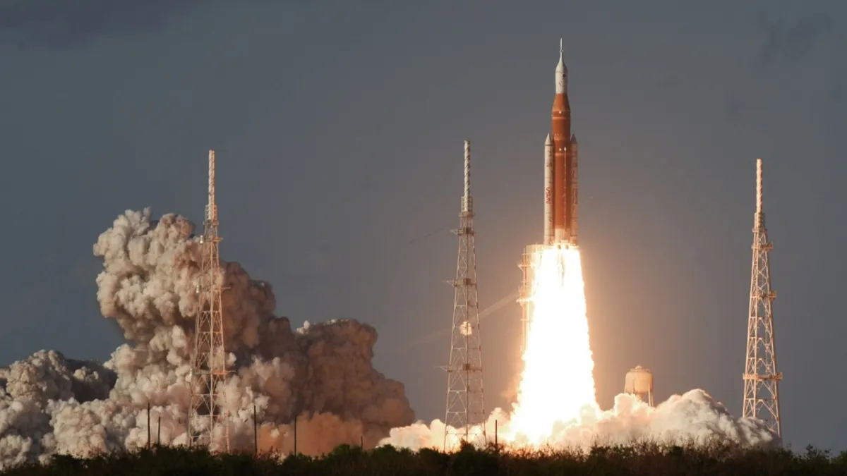 50 yıl sonra tarihi eşik! Astronotlar Ay'ın çekimine girdi