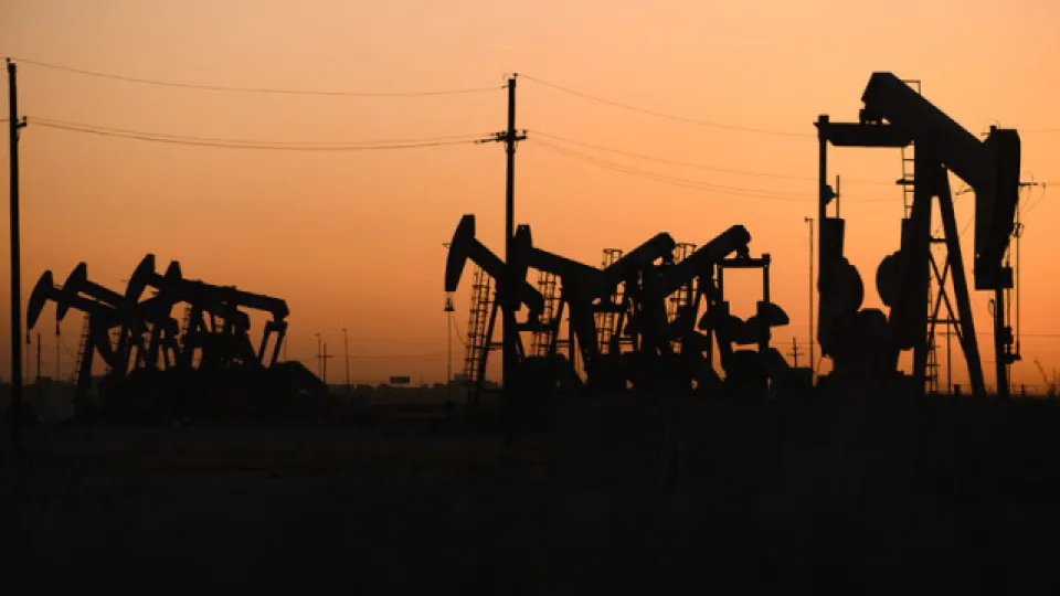 Goldman Sachs: Petrol fiyatında riskler yukarı yönlü haber görseli