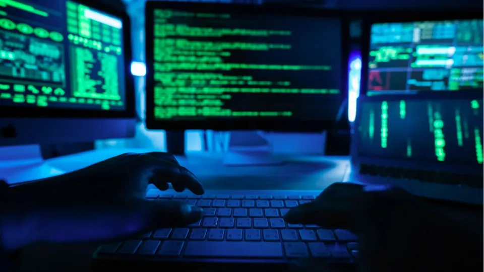 Bir hacker, İngiliz enerji şirketinden 700 bin sterlin çaldı haber görseli