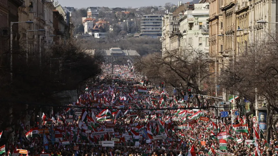 Macaristan piyasalarında seçim rallisi: Yatırımcılar "Orbán sonrası" dönemi fiyatlıyor haber görseli