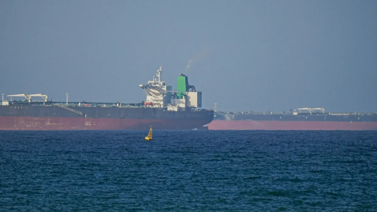 BIMCO: Hürmüz'deki gemiler haber bekliyor, ateşkes uzamazsa bölgeye gemi akını beklemiyoruz haber görseli