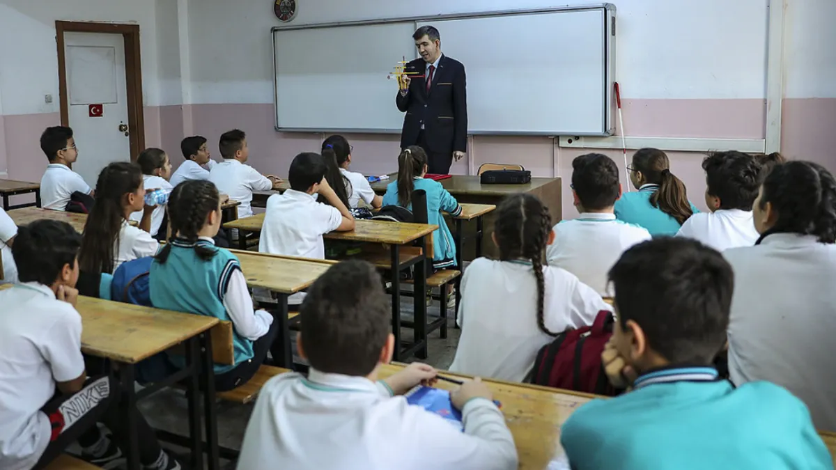 YAZ TATİLİ TARİHİ: Okullar ne zaman kapanıyor? haber görseli