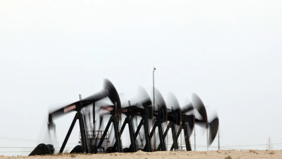 Petrolde yön aşağı: Washington–Tahran arasında görüşme sinyali haber görseli