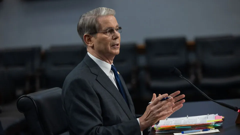 Bessent: Fed faiz için “bekle-gör” yaklaşımını sürdürmeli haber görseli