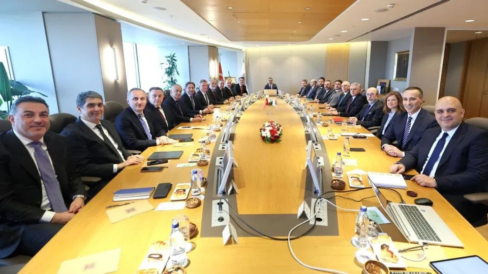 Bakan Kacır bankacılarla buluştu: Zorluklara rağmen yatırımları hızlandıracağız haber görseli