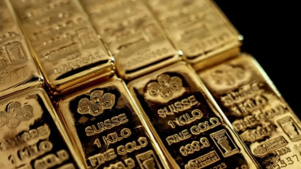 Altın Hürmüz krizinin gölgesinde dengede 