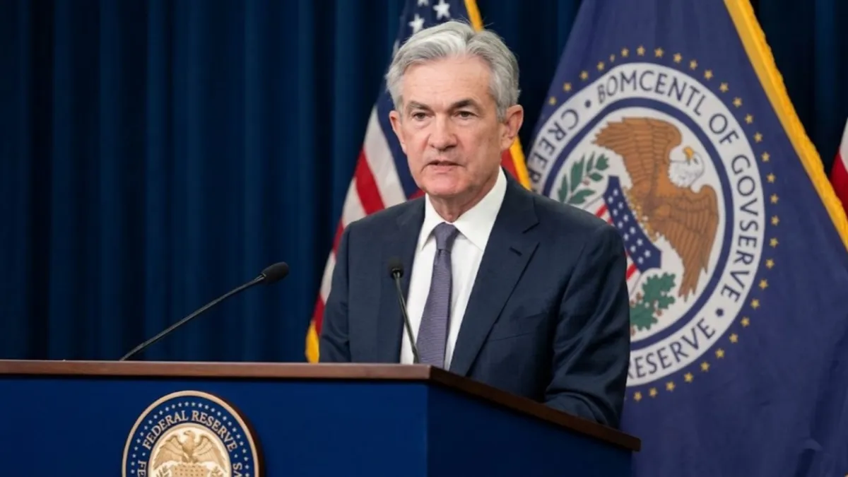 Fed Başkanı Powell'dan temkinli mesaj: Enflasyon baskısı sürüyor, faiz için iki yön açık