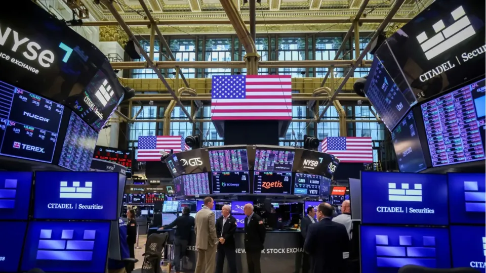 S&amp;P 500 ve Nasdaq'tan son yılların en iyi aylık performansı