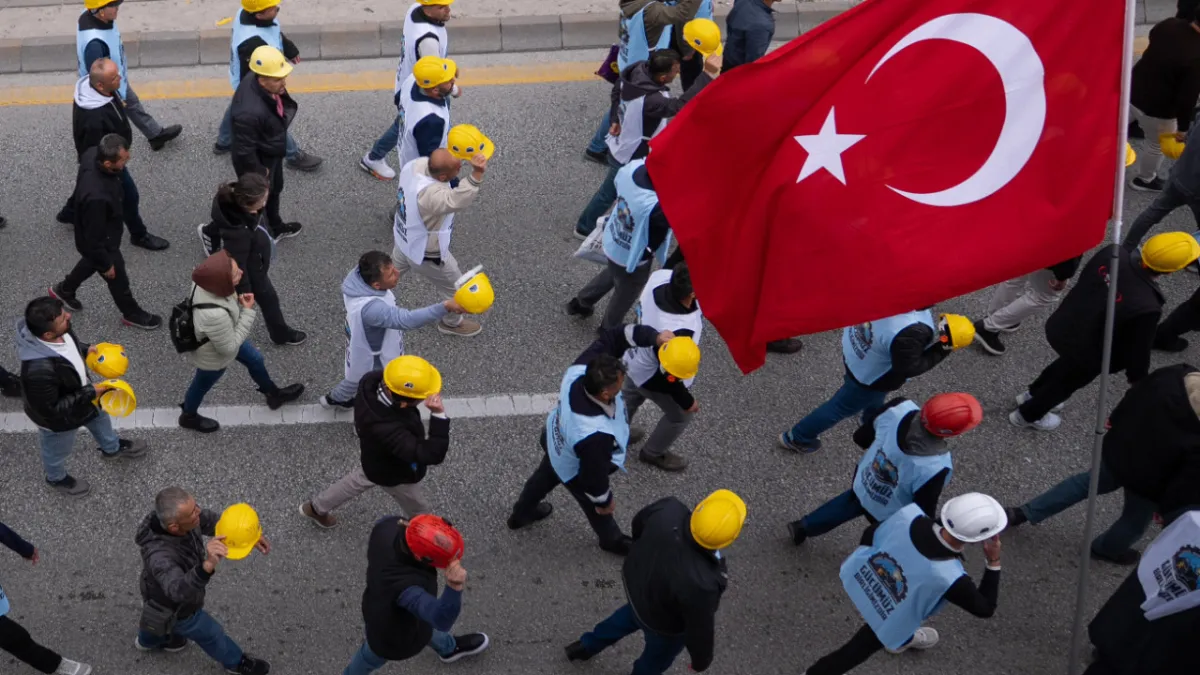 Ankara'da 1 Mayıs kutlamaları nedeniyle bazı yollar trafiğe kapatıldı