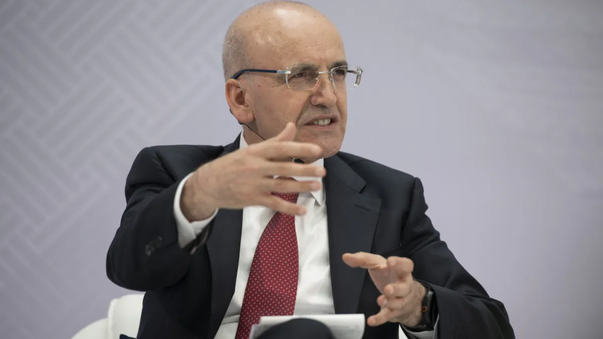 Bakan Şimşek: İhracat güçlü ama ikinci çeyrekte dalgalanma kapıda
