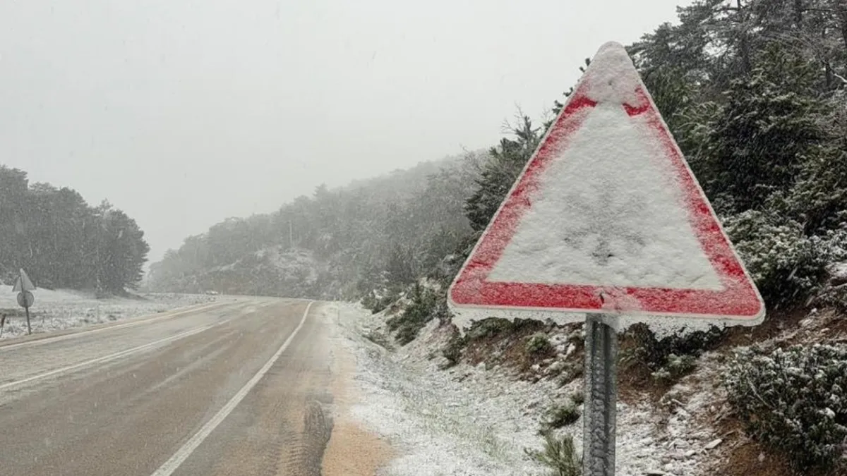 Afyonkarahisar’da kar engeli: Tır ve çekiciler yola çıkamayacak