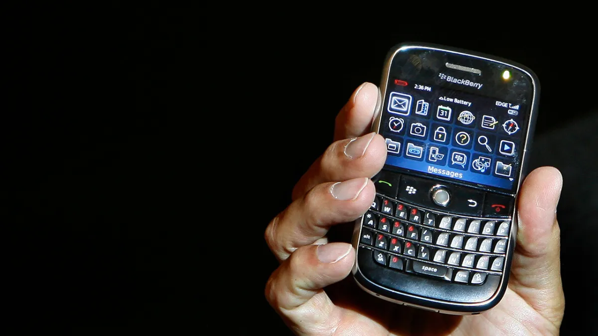 Efsane marka geri döndü: BlackBerry artık telefon değil araçları yönetiyor