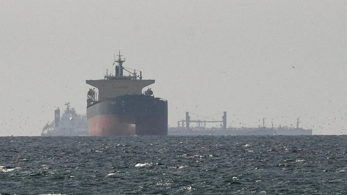 İran yabancı bir petrol tankerine el koydu haber görseli