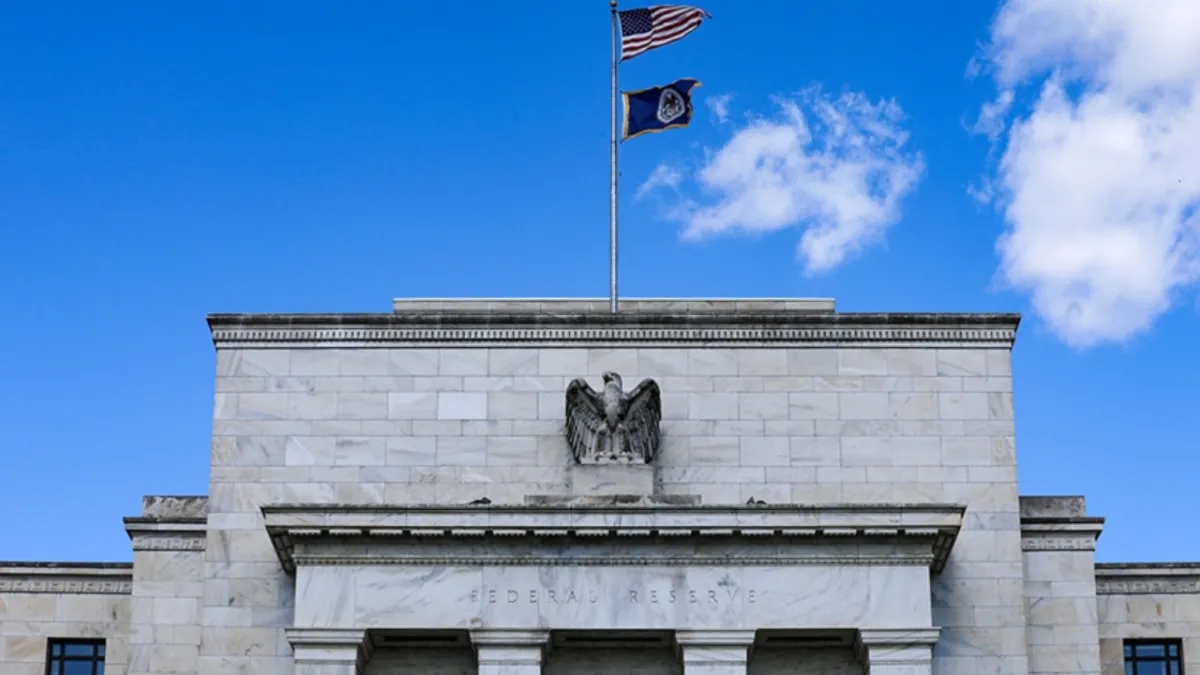 Fed'den hane halkı raporu: Enflasyon zirvede, iş bulma endişesi yükselişte