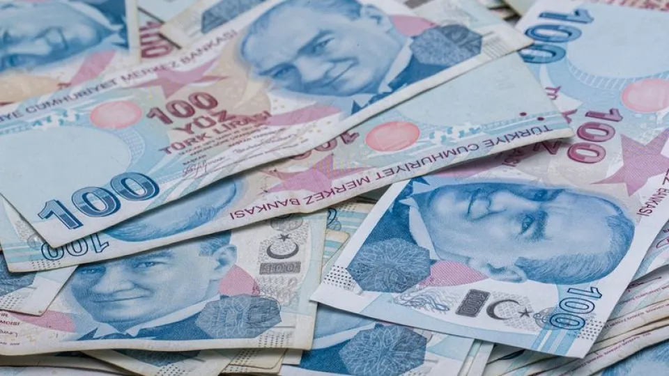 Bütçe açığı Nisan'da yükseldi