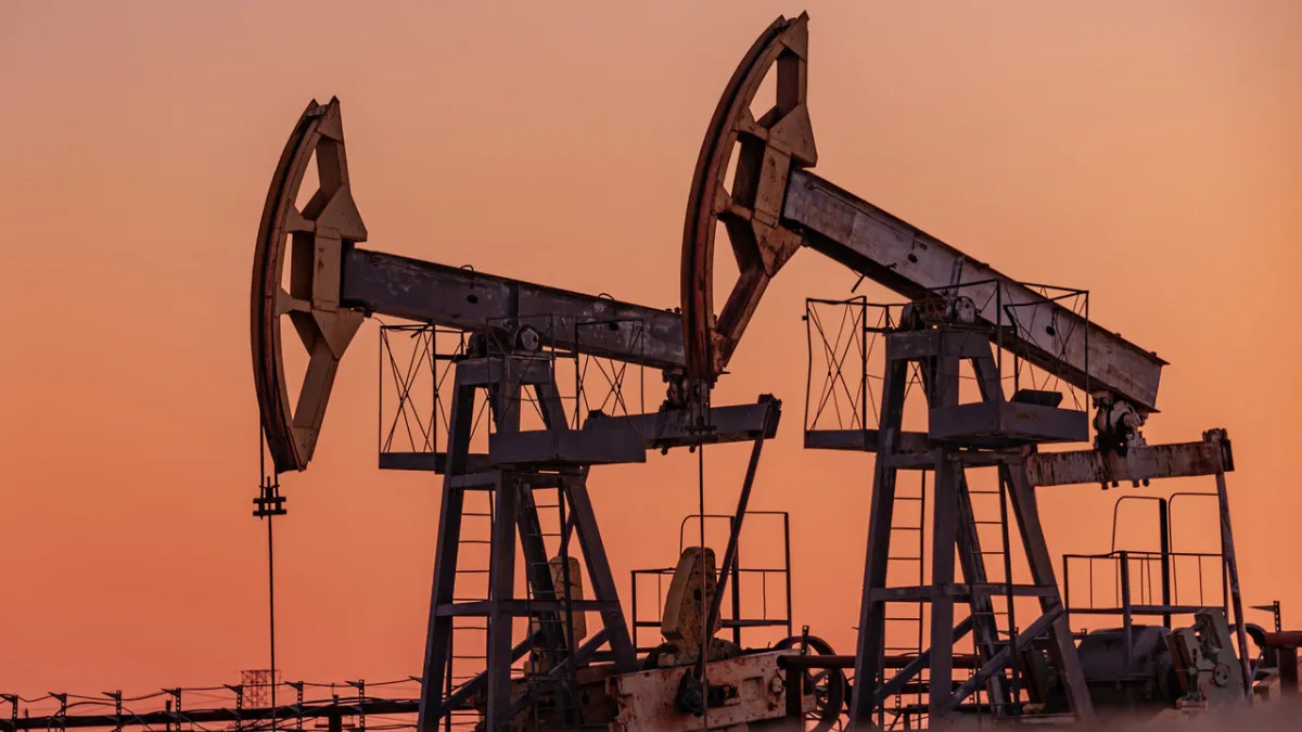 Petrol piyasasında savaş tedirginliği: Trump’ın “barış” mesajı fiyatları düşürdü haber görseli