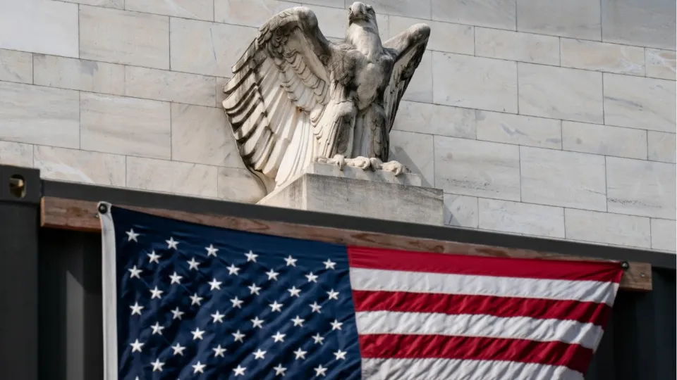 Fed tutanakları: Enflasyon riskleri faiz artırımını masaya taşıdı