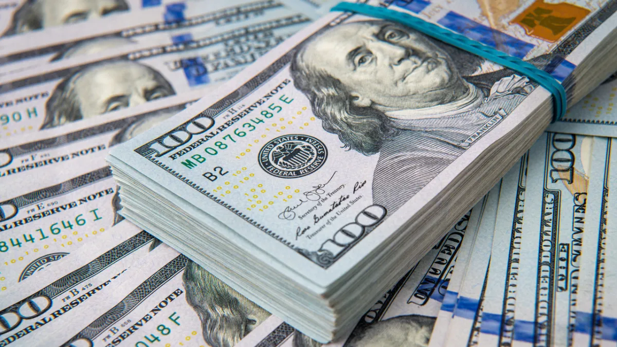 Bloomberg'den kamu bankaları lirayı savunmak için dolar sattı iddiası
