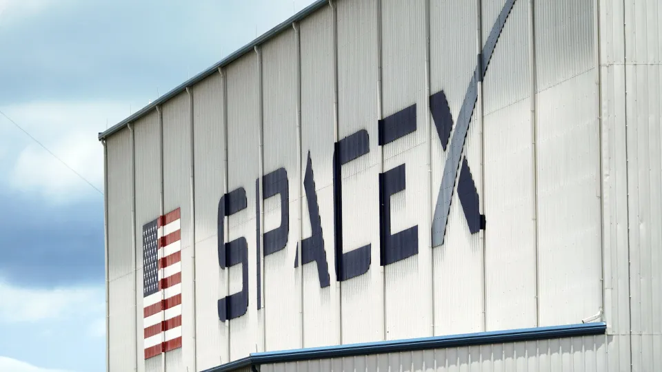 SpaceX'ten dev güneş enerjisi yatırımı haber görseli